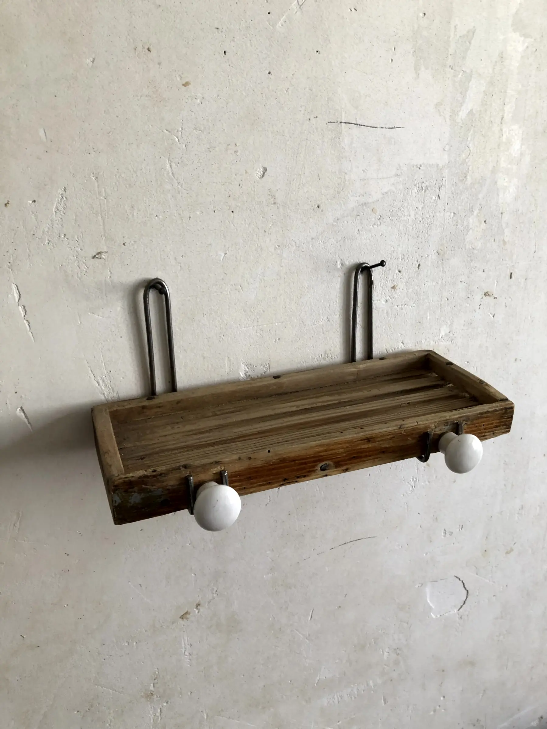 L'étagère Dock attachée sur un mur vu de dessus